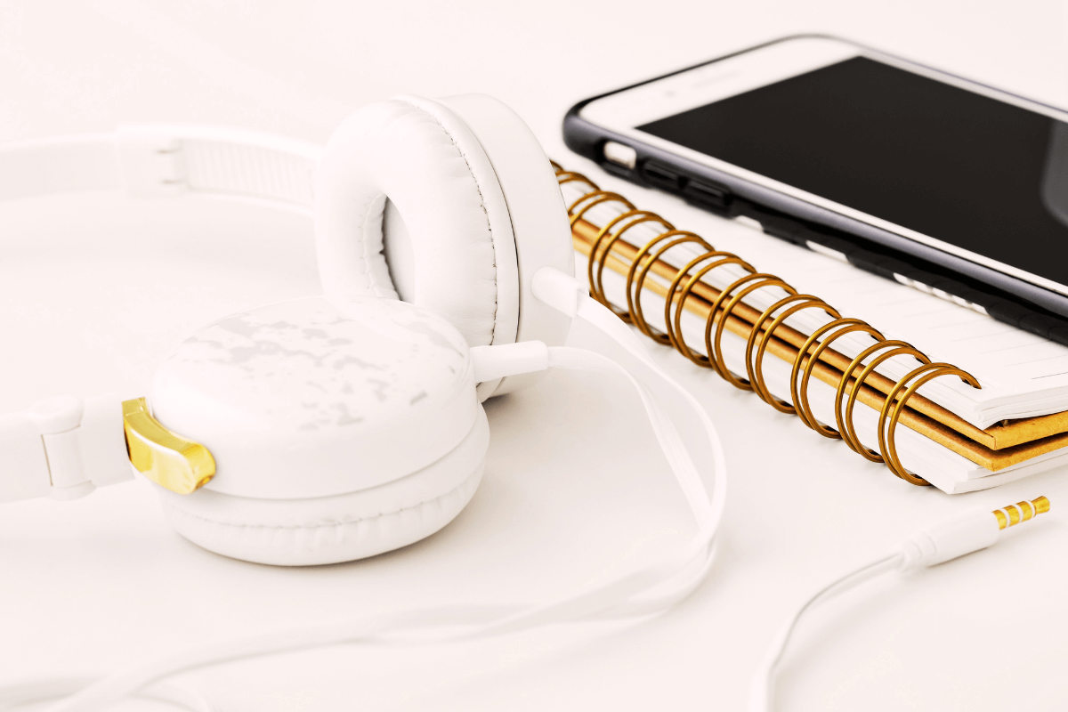 How To Become A Better Listener: 9 Top Tips