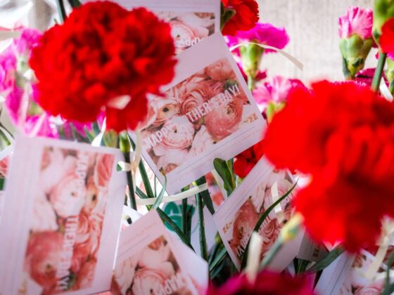 21 Beautiful Personalized Gift Ideas for Mother’s Day